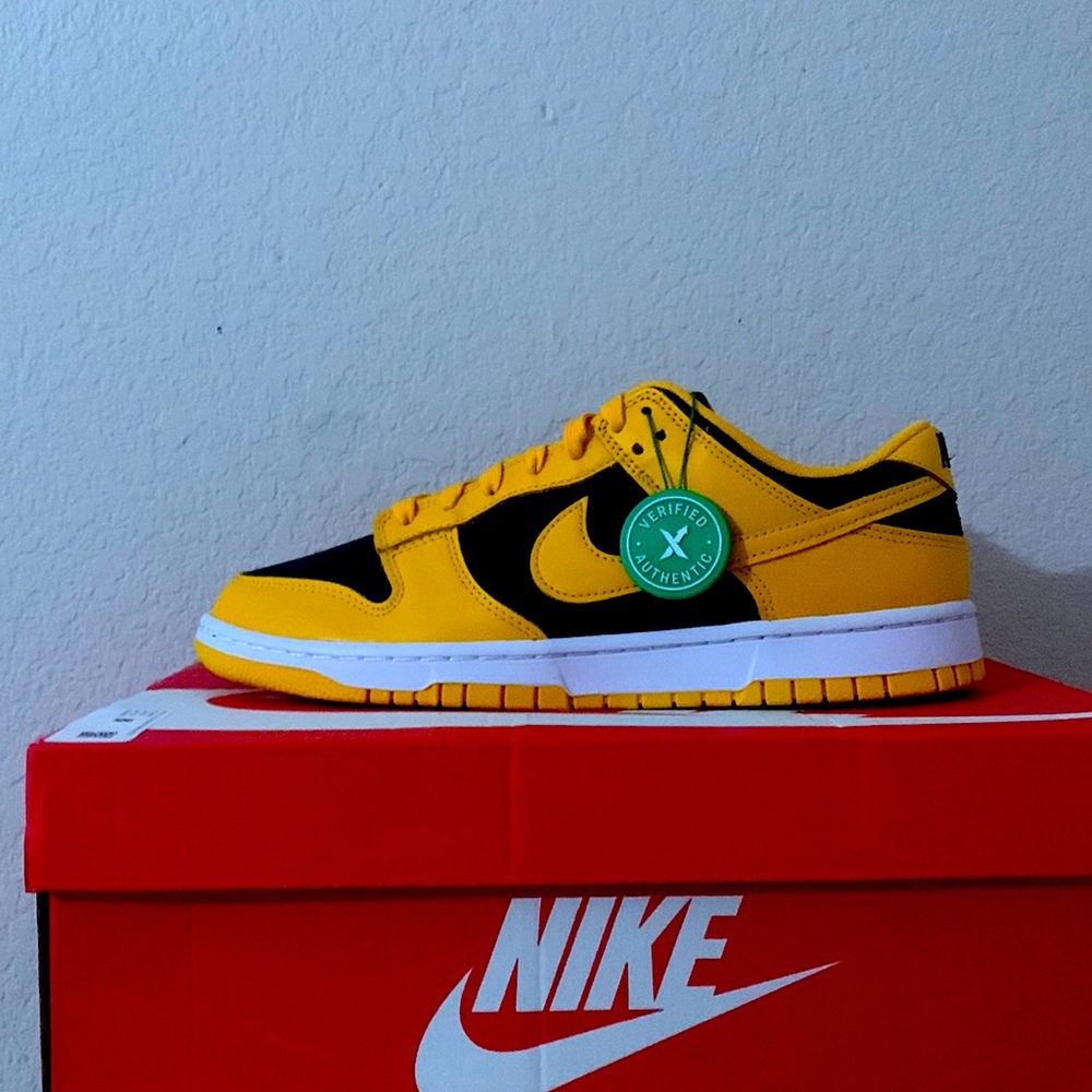 Nike dunk low golden rod